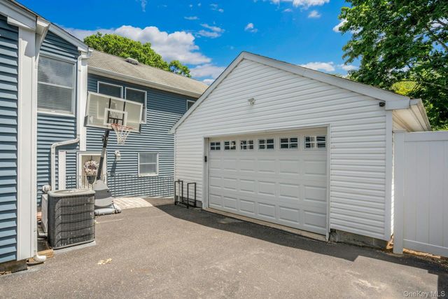 433 Hillside Avenue, West Sayville, NY 11769