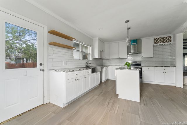 1100 GARRATY RD, Terrell Hills, TX 78209