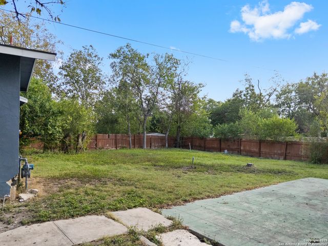 1100 GARRATY RD, Terrell Hills, TX 78209