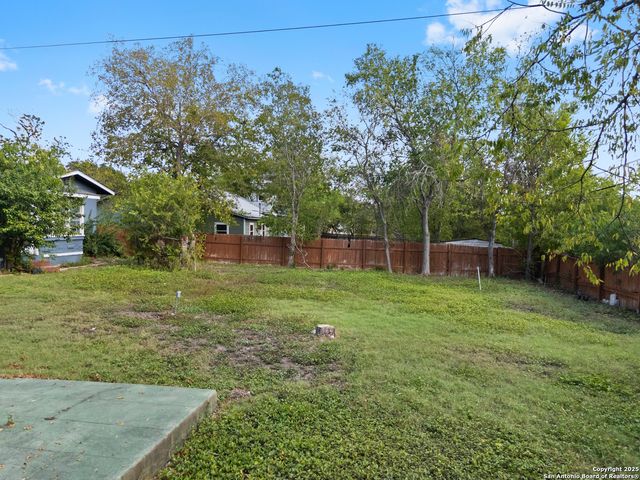 1100 GARRATY RD, Terrell Hills, TX 78209