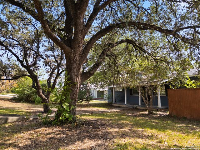 1100 GARRATY RD, Terrell Hills, TX 78209