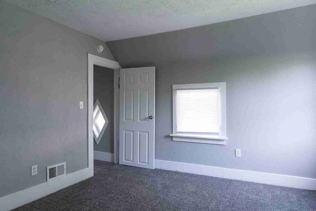 1432 W 6TH Street, Davenport, IA 52802