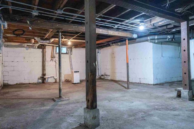 1432 W 6TH Street, Davenport, IA 52802