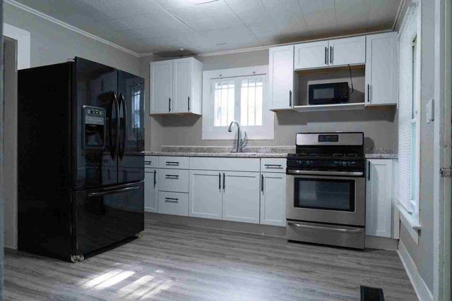 1432 W 6TH Street, Davenport, IA 52802