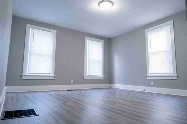 1432 W 6TH Street, Davenport, IA 52802