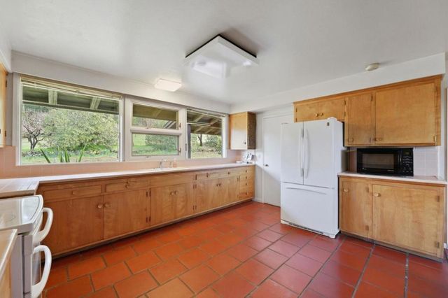 24733 Loma Prieta Avenue, Los Gatos, CA 95033