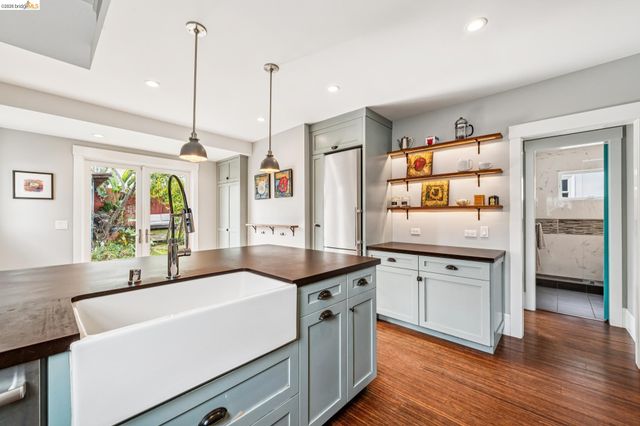 1066 Bayview Ave, Oakland, CA 94610