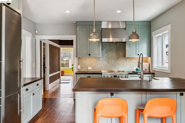 1066 Bayview Ave, Oakland, CA 94610