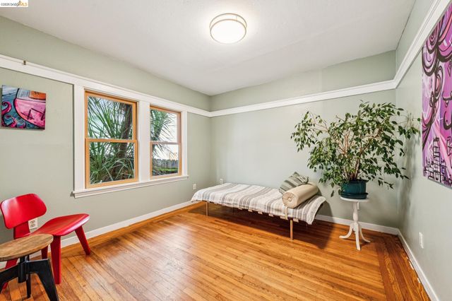 1066 Bayview Ave, Oakland, CA 94610