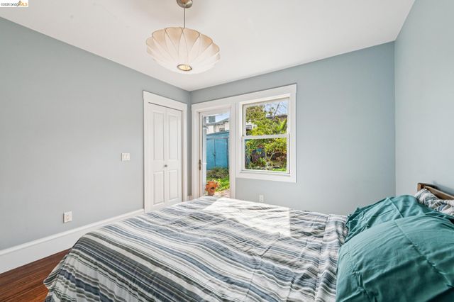 1066 Bayview Ave, Oakland, CA 94610