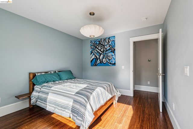 1066 Bayview Ave, Oakland, CA 94610