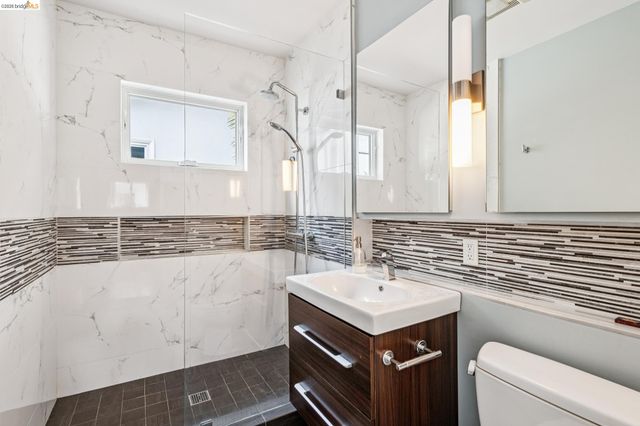 1066 Bayview Ave, Oakland, CA 94610