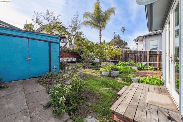 1066 Bayview Ave, Oakland, CA 94610