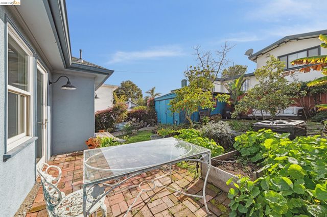 1066 Bayview Ave, Oakland, CA 94610