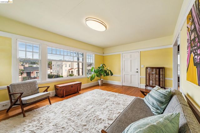 1066 Bayview Ave, Oakland, CA 94610