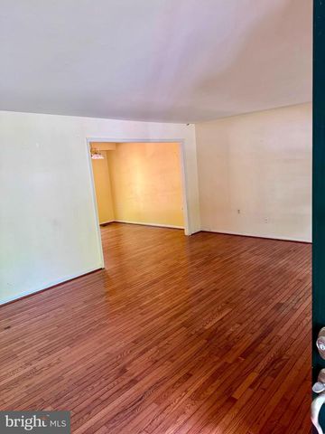 11974 COTTON MILL DR, Woodbridge, VA 22192
