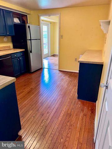 11974 COTTON MILL DR, Woodbridge, VA 22192