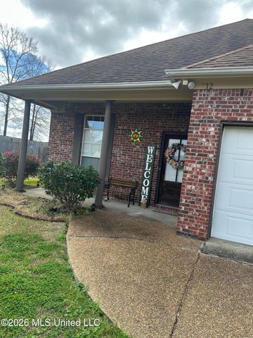 312 E Magnolia Place, Pearl, MS 39208