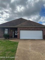 312 E Magnolia Place, Pearl, MS 39208