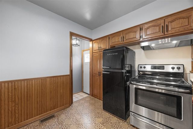 2500 1st Avenue, Marion, IA 52302