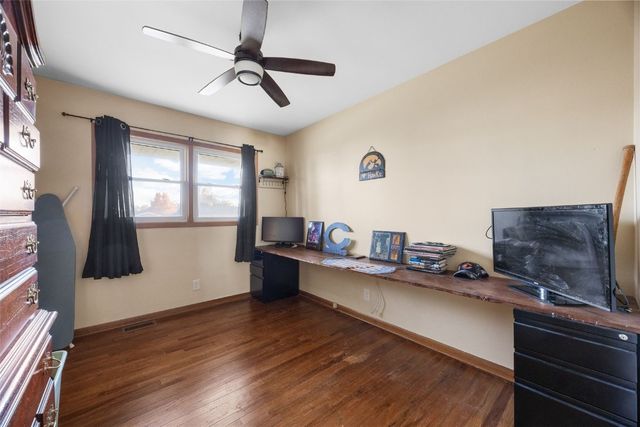 2500 1st Avenue, Marion, IA 52302