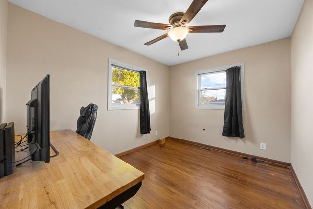 2500 1st Avenue, Marion, IA 52302