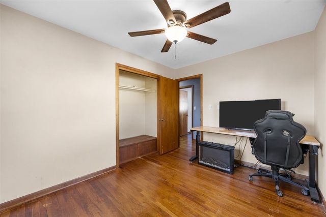 2500 1st Avenue, Marion, IA 52302