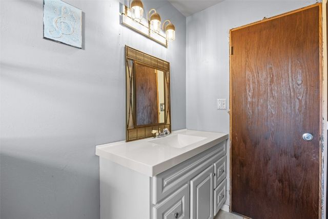 2500 1st Avenue, Marion, IA 52302