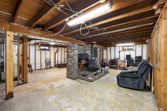 2500 1st Avenue, Marion, IA 52302