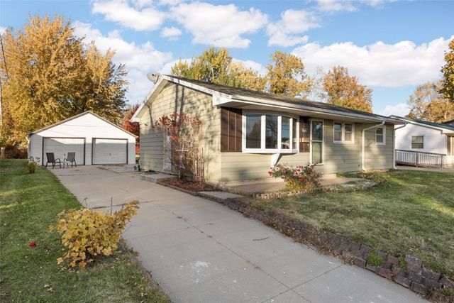 2500 1st Avenue, Marion, IA 52302