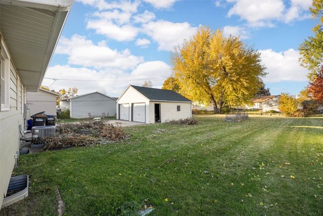 2500 1st Avenue, Marion, IA 52302