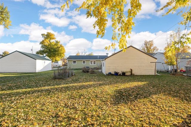 2500 1st Avenue, Marion, IA 52302