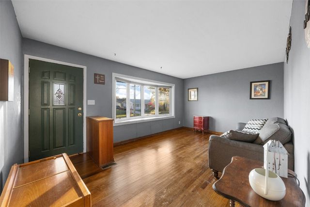 2500 1st Avenue, Marion, IA 52302