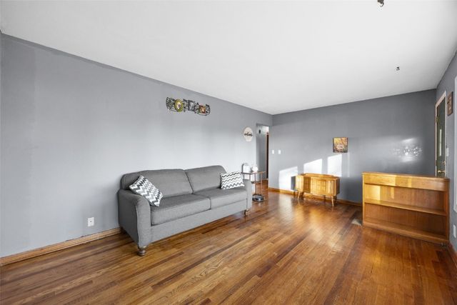 2500 1st Avenue, Marion, IA 52302