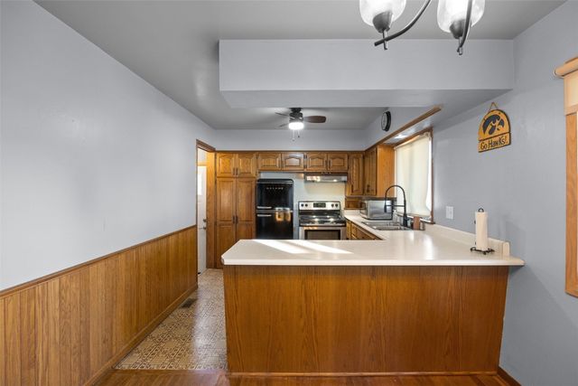 2500 1st Avenue, Marion, IA 52302