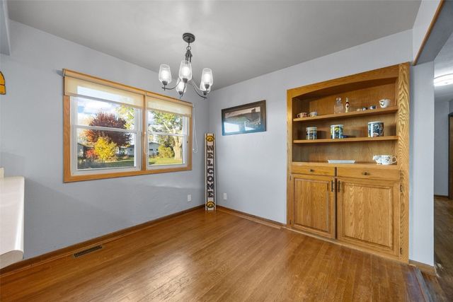 2500 1st Avenue, Marion, IA 52302