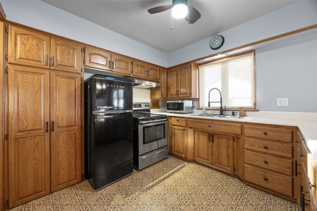 2500 1st Avenue, Marion, IA 52302