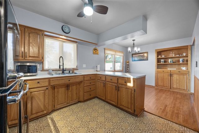 2500 1st Avenue, Marion, IA 52302