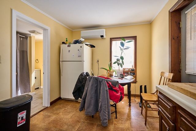 6 Hill Ave, Easthampton, MA 01027