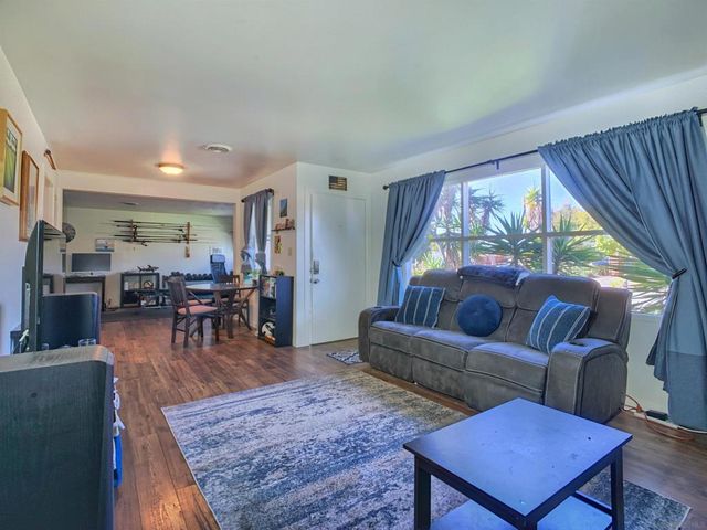 3861 Hiawatha Way, San Diego, CA 92117