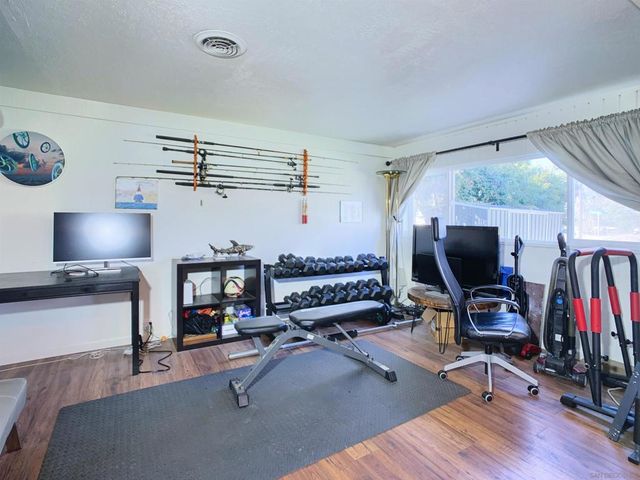 3861 Hiawatha Way, San Diego, CA 92117