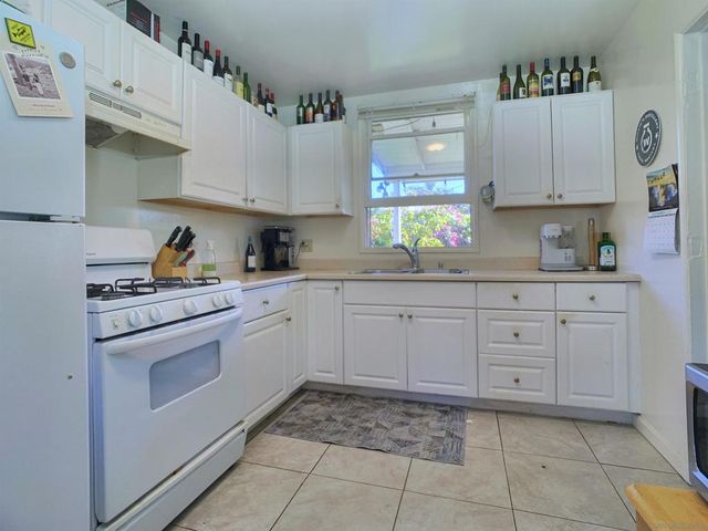 3861 Hiawatha Way, San Diego, CA 92117