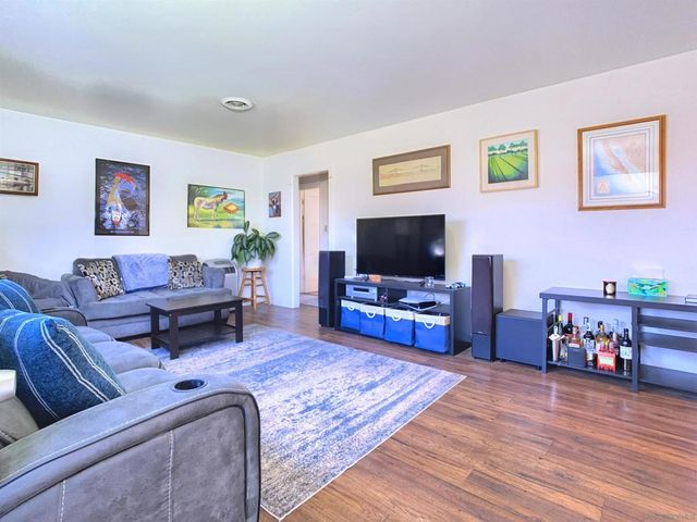 3861 Hiawatha Way, San Diego, CA 92117