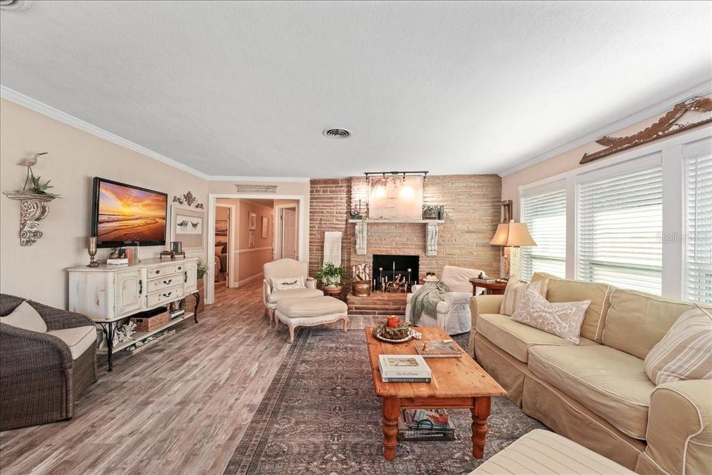 Image 8 of property listing at 1407 21ST STREET W, Bradenton, FL 34205