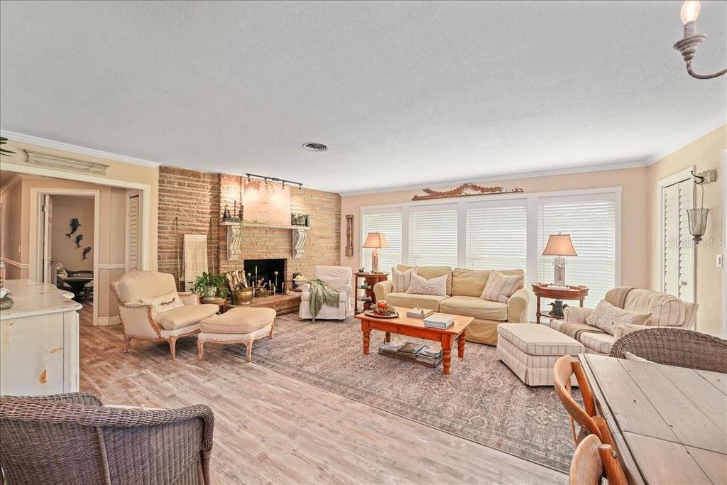 Image 9 of property listing at 1407 21ST STREET W, Bradenton, FL 34205