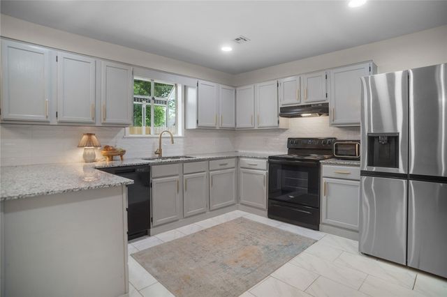 3715 W Rozell Street, Rogers, AR 72756