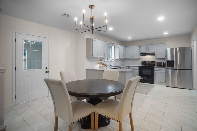 3715 W Rozell Street, Rogers, AR 72756