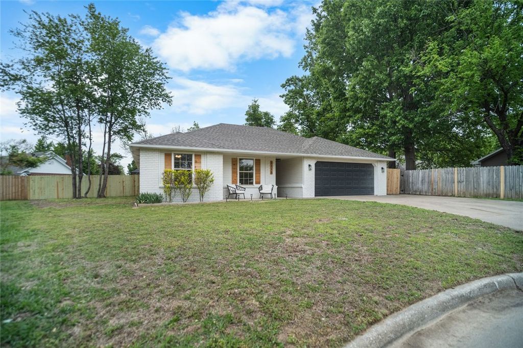 3715 W Rozell Street, Rogers, AR 72756