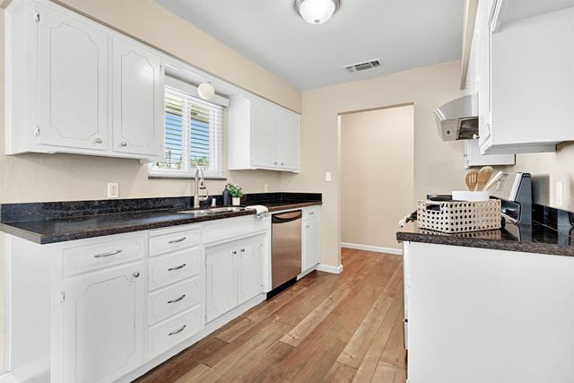 1361 Almond Street, Selma, CA 93662