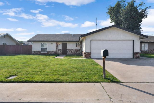 1361 Almond Street, Selma, CA 93662